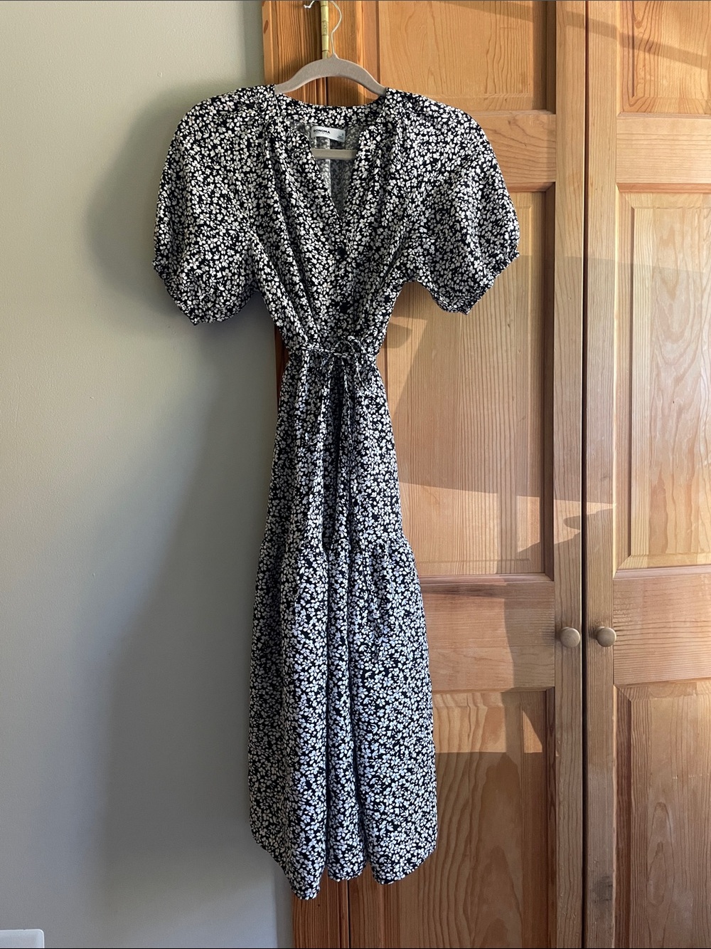 Sonoma Black and White Floral Puff-Sleeve Midi Dress